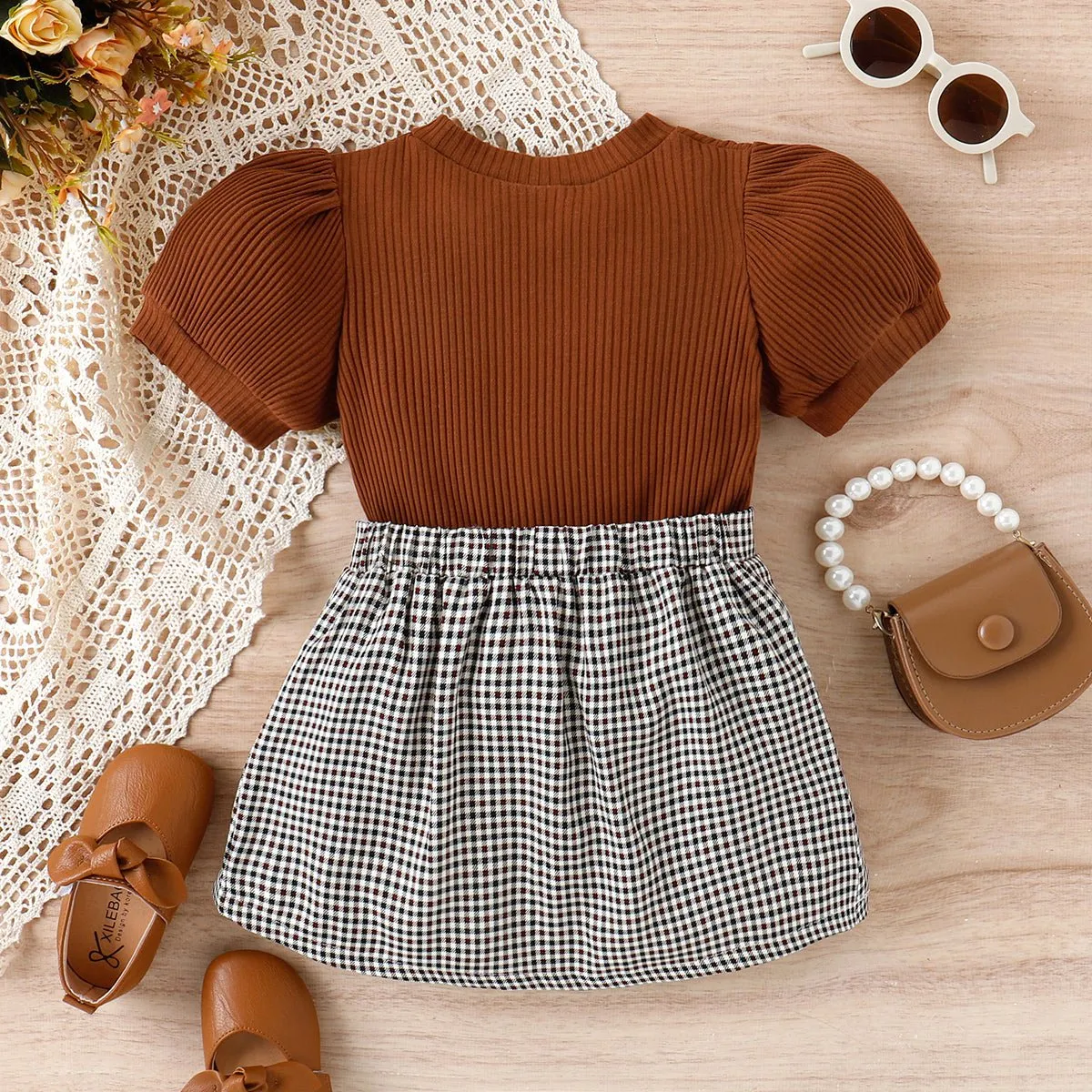 2pcs Toddler Girl Classic Puff-sleeve Tee and Houndstooth Pleated Skirt Set